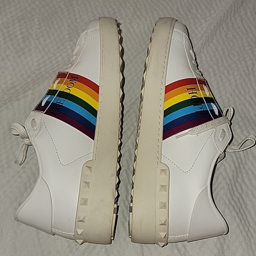 Valentino Garavani White Leather Rainbow Stripes Studded Sneakers Size 40 US 9.5 - Picture 2 of 6